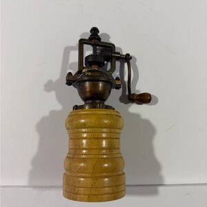 Wood and Brass Manual Pepper Grinder - Light Wood